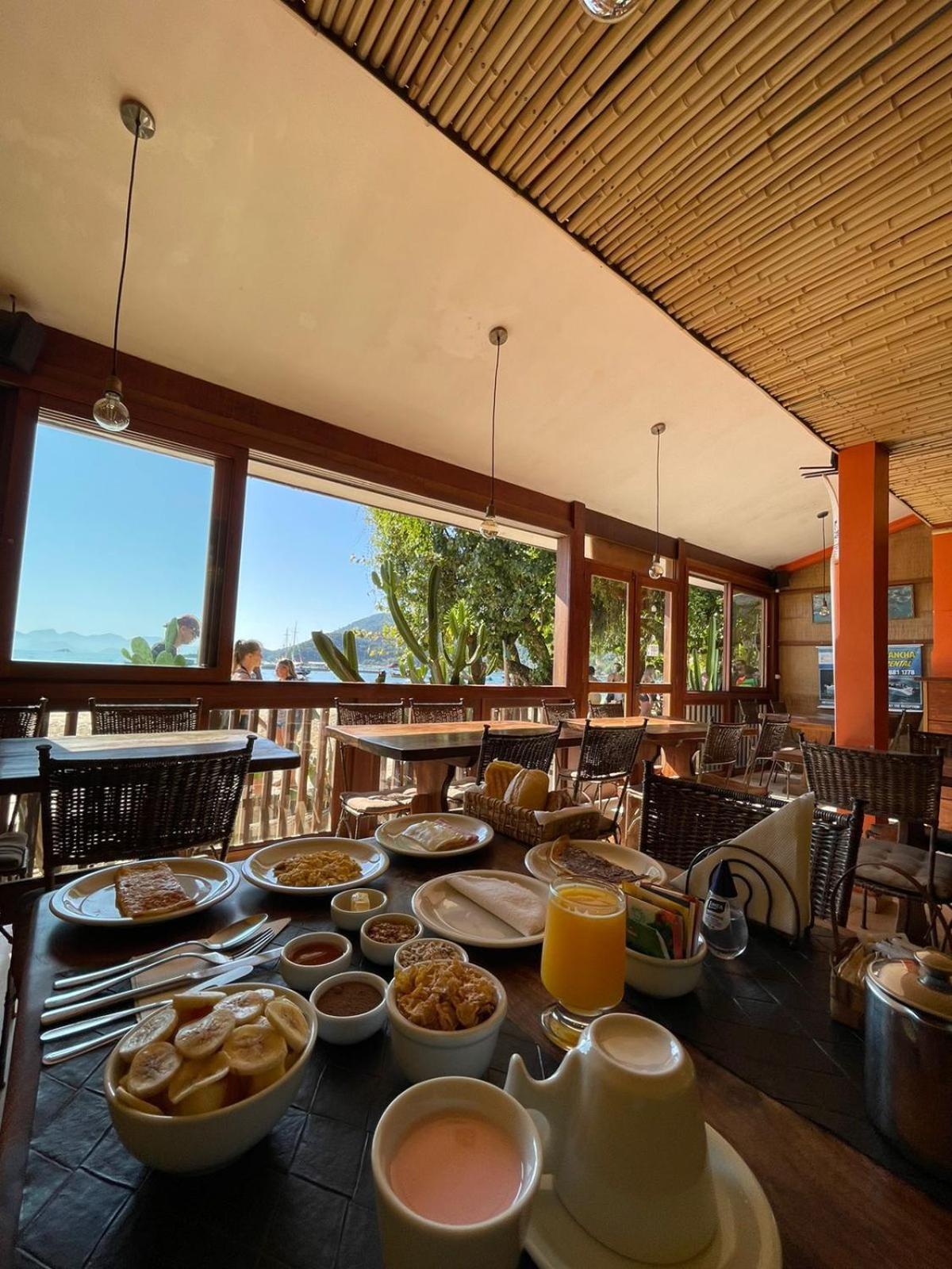 Pousada E Restaurante O Pescador Vila do Abraao Екстер'єр фото